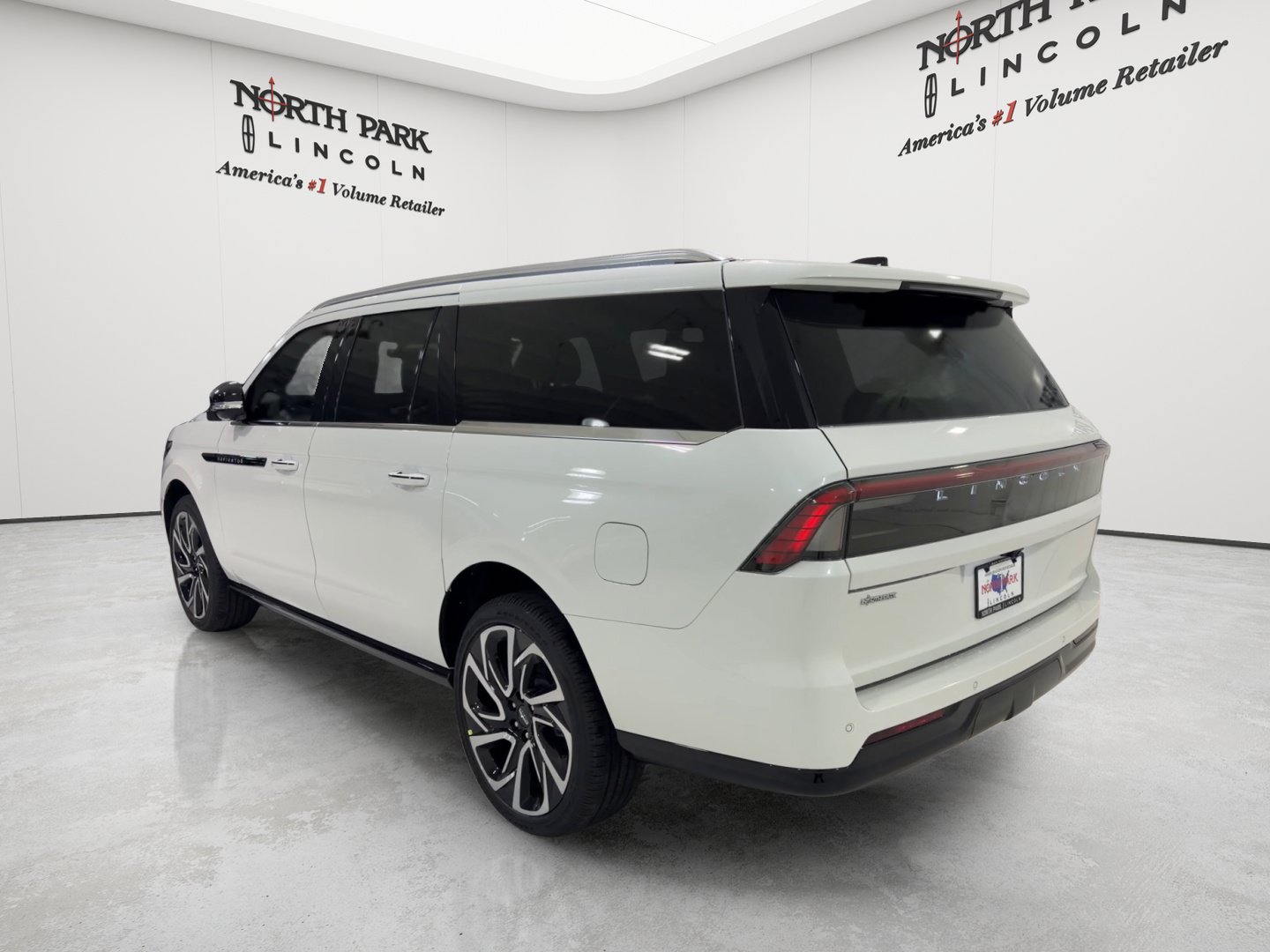 New 2027 Lincoln Navigator L Black Label AWD/4WD image 3