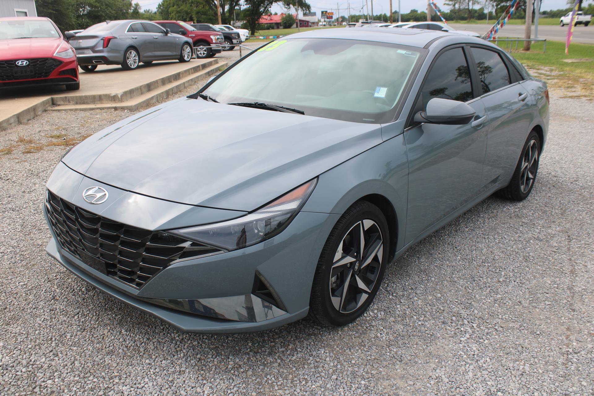 Used 2023 Hyundai Elantra Limited image 3