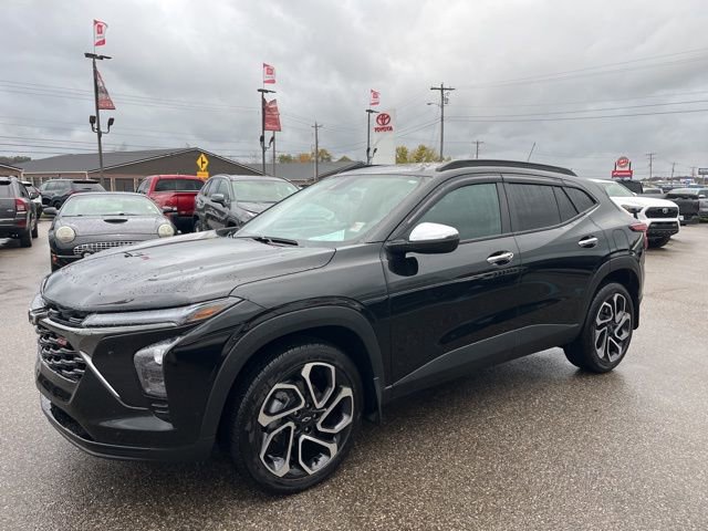 Used 2025 Chevrolet Trax RS w/ Sunroof Package image 8