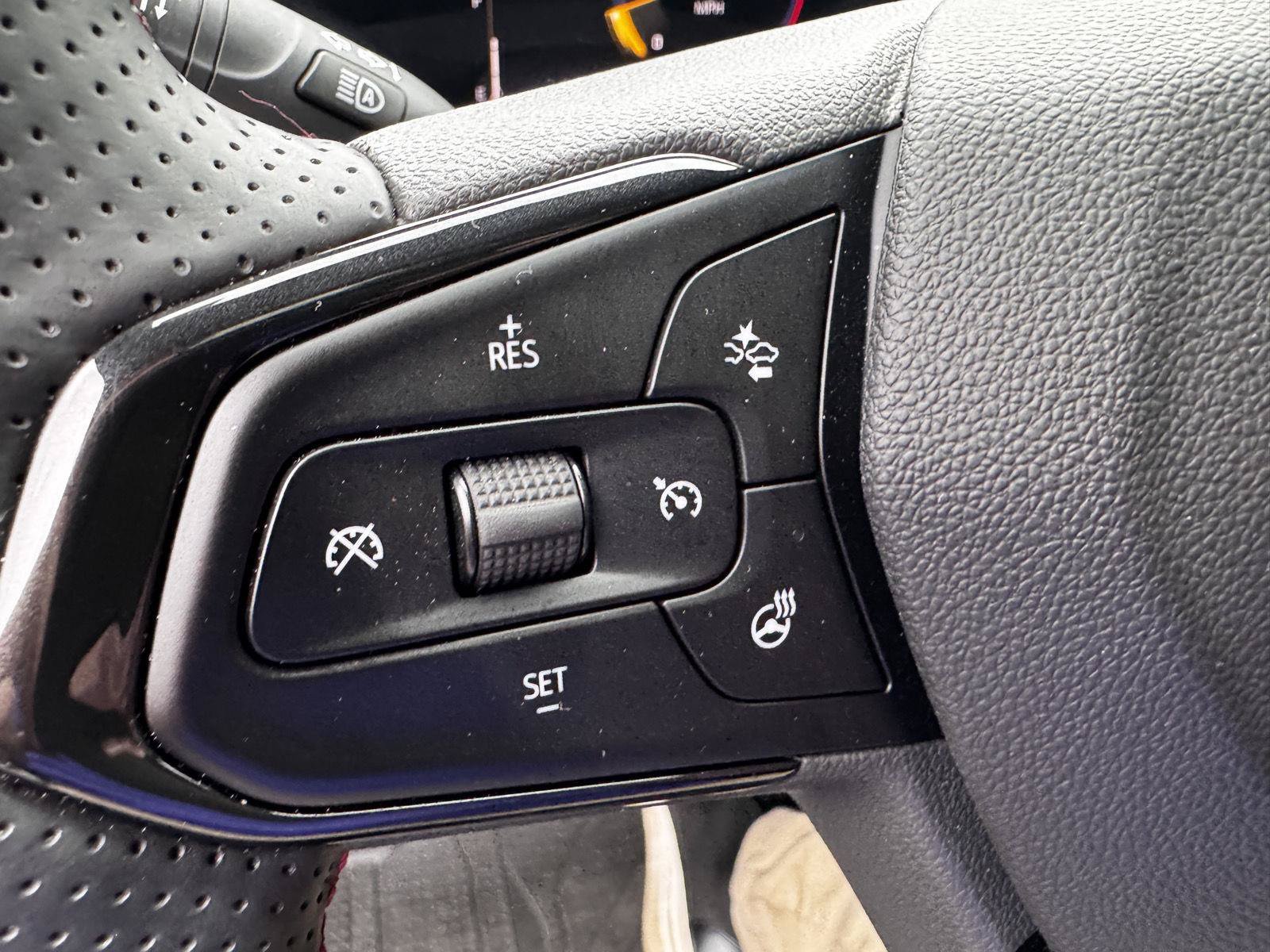 Used 2026 Chevrolet Trax RS w/ Sunroof Package FWD image 18