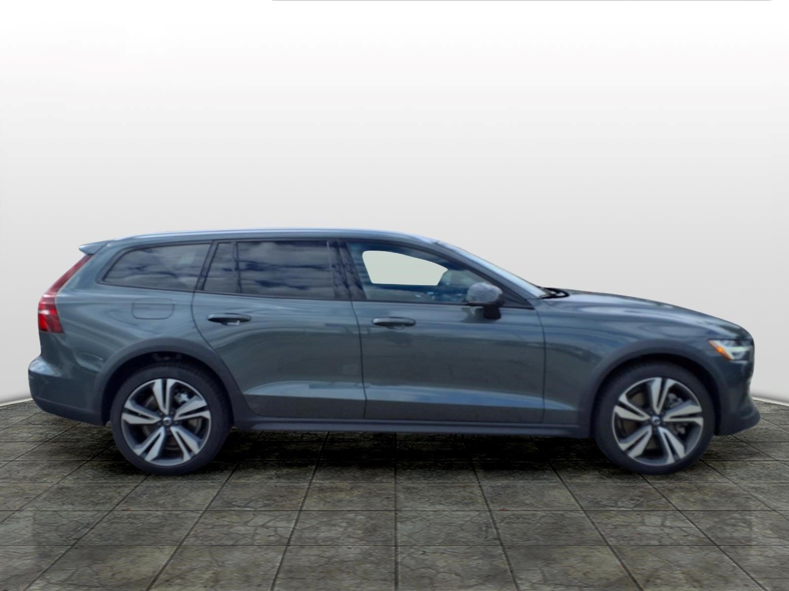 New 2026 Volvo V60 B5 Cross Country Plus w/ Protection Package Premier AWD/4WD image 2