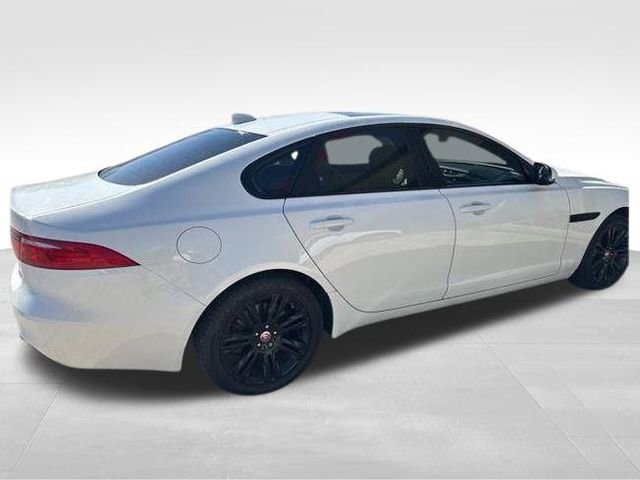 Used 2019 Jaguar XF Premium image 5