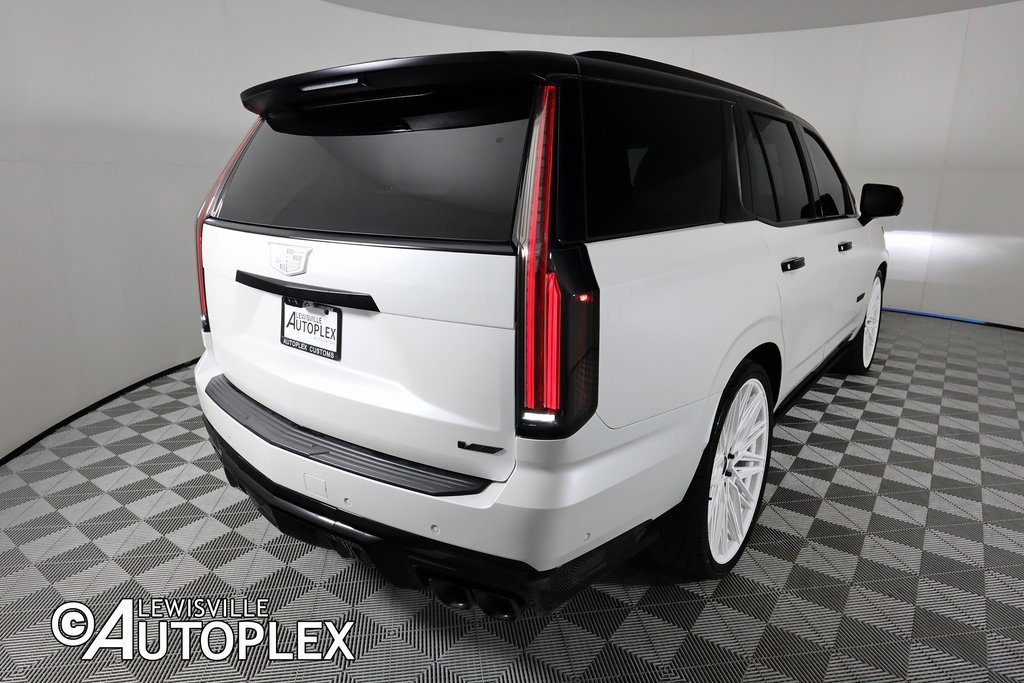 Used 2025 Cadillac Escalade V image 6
