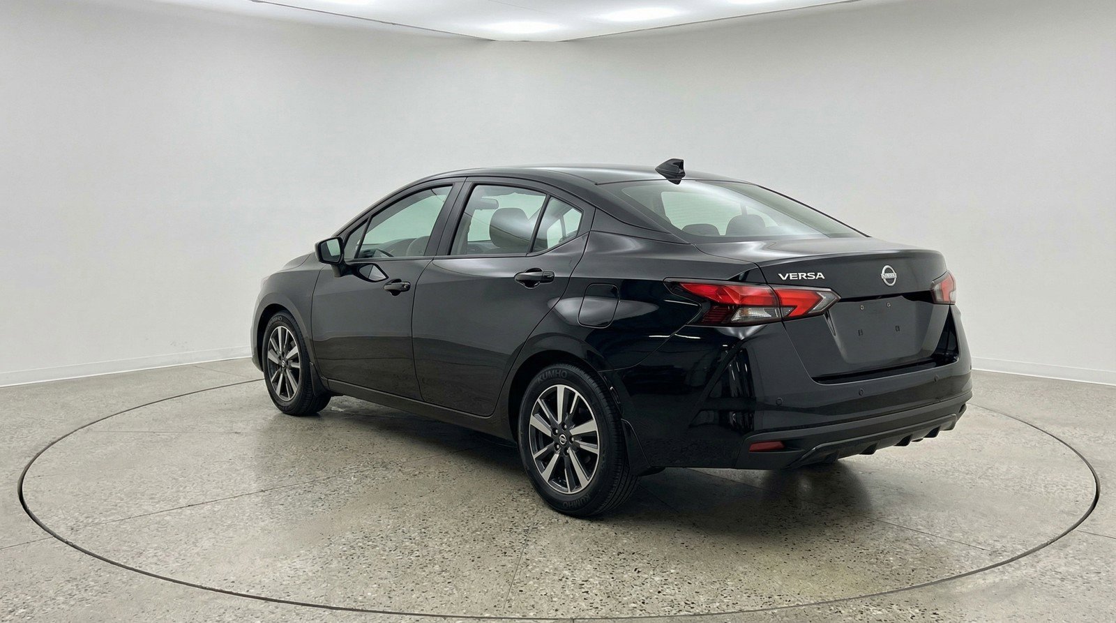 Used 2025 Nissan Versa SV image 6