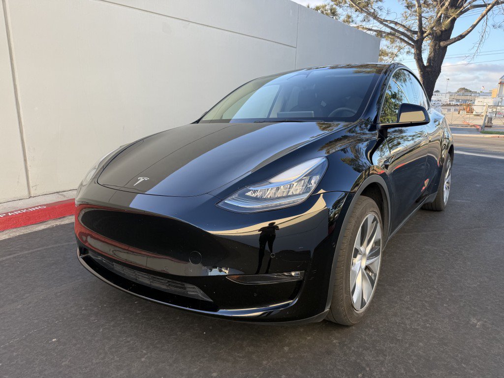 Used 2022 Tesla Model Y Long Range AWD/4WD image 1