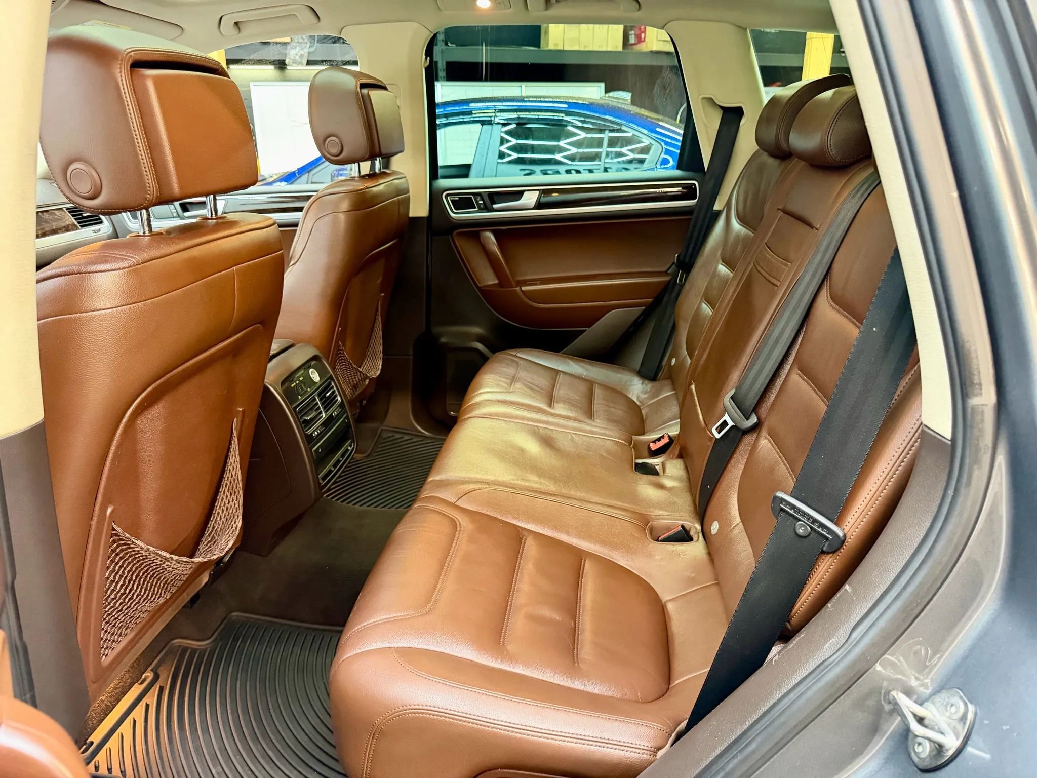 Used 2013 Volkswagen Touareg TDI image 20