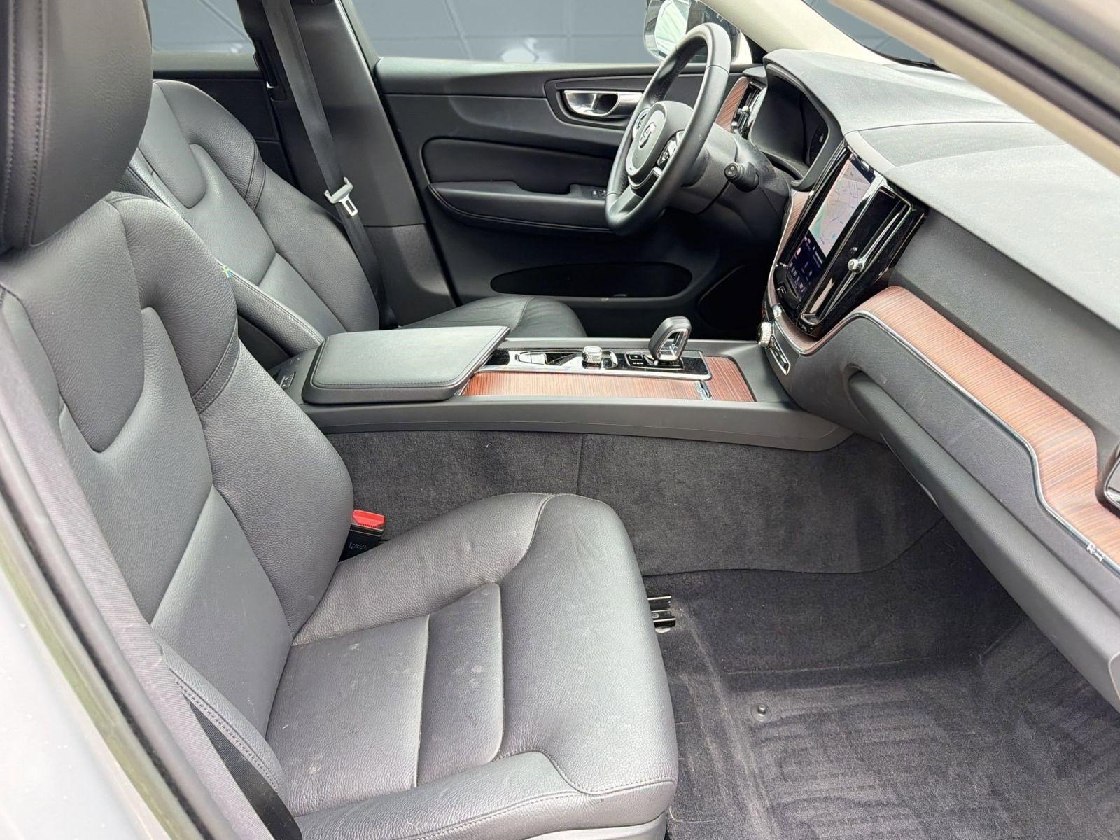 Used 2023 Volvo XC60 B5 Plus w/ Climate Package AWD/4WD image 30