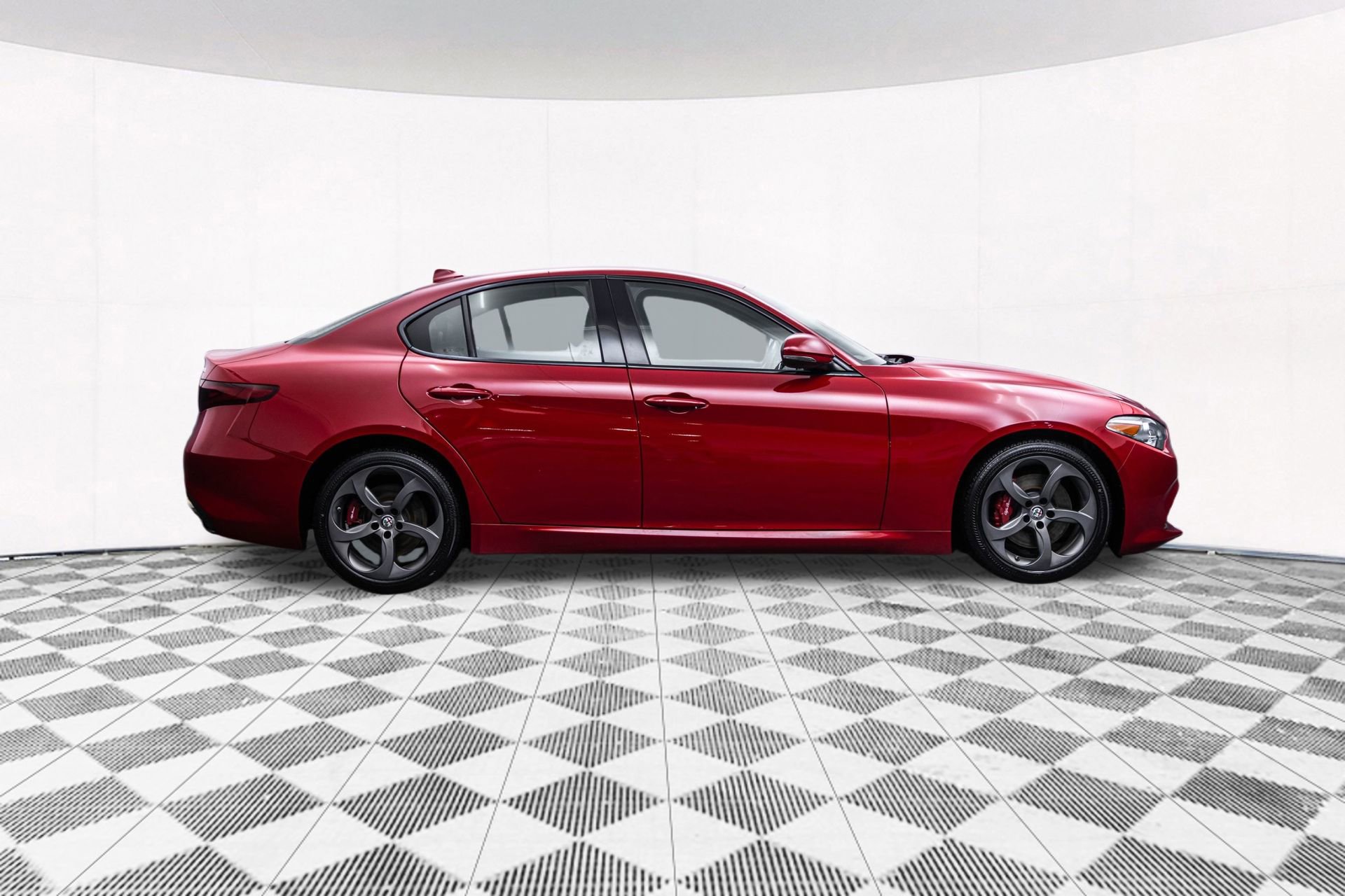 Used 2017 Alfa Romeo Giulia AWD w/ Sport Appearance Package image 13