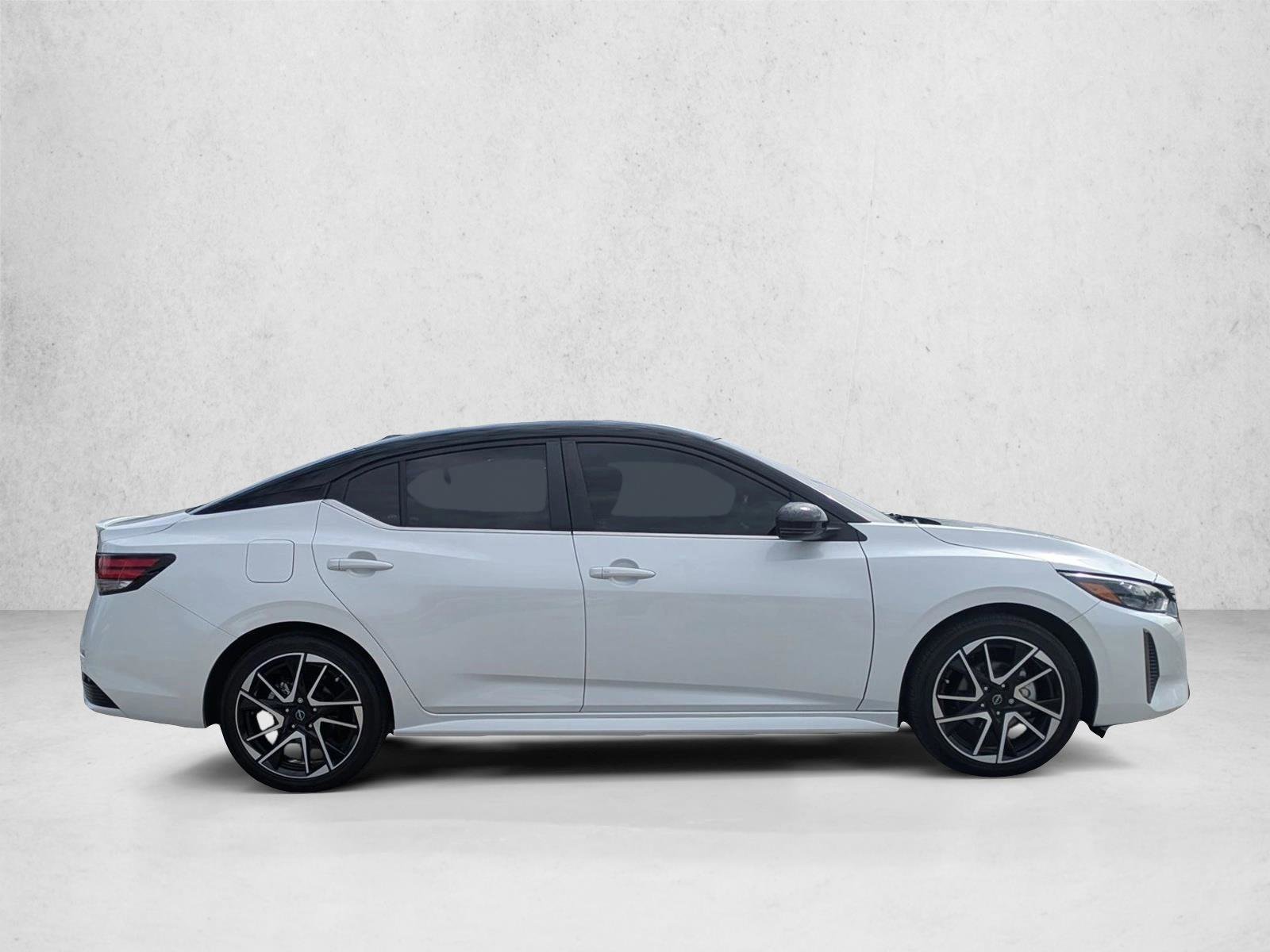 Used 2024 Nissan Sentra SR FWD image 4