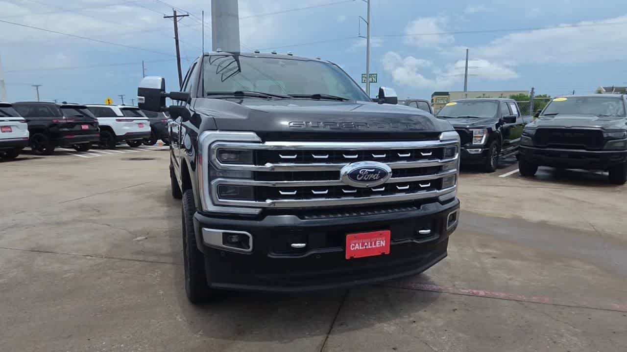 Used 2023 Ford F250 Platinum AWD/4WD image 3
