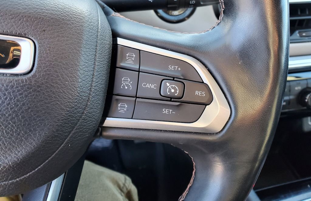 Used 2022 Jeep Compass Limited image 13