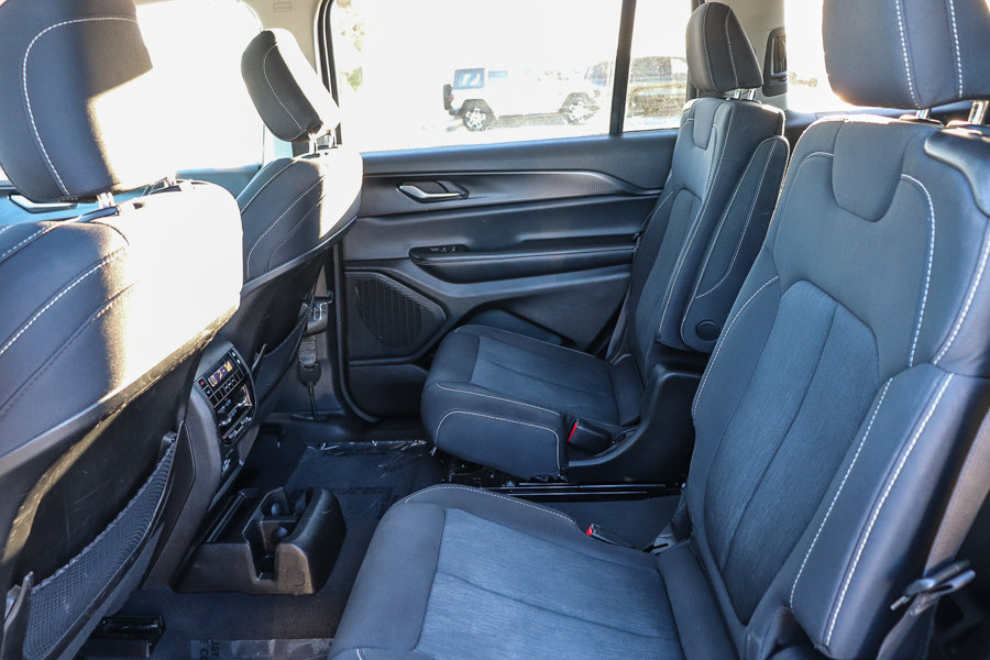 Used 2023 Jeep Grand Cherokee L Laredo RWD image 21