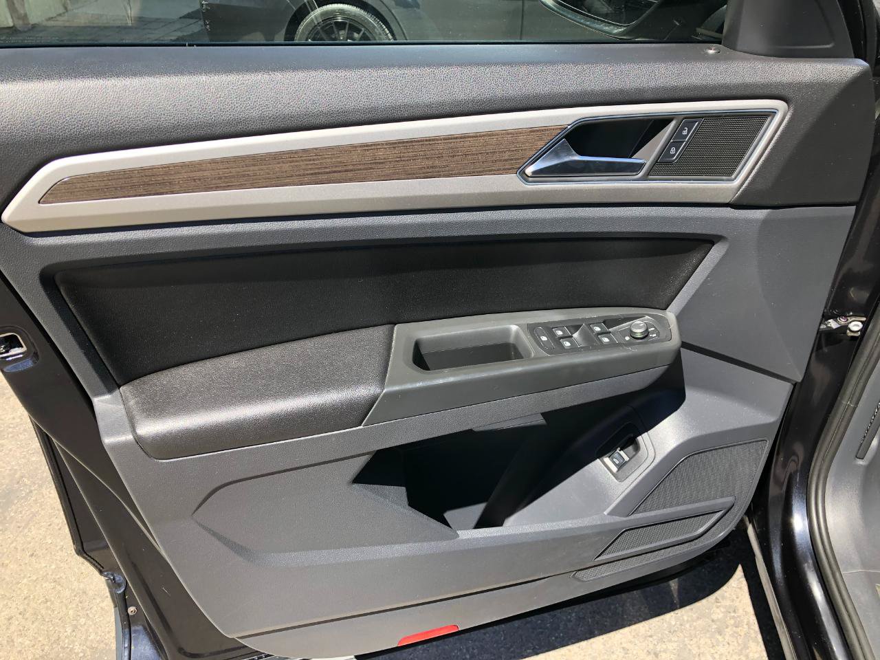 Used 2018 Volkswagen Atlas SEL AWD/4WD image 10