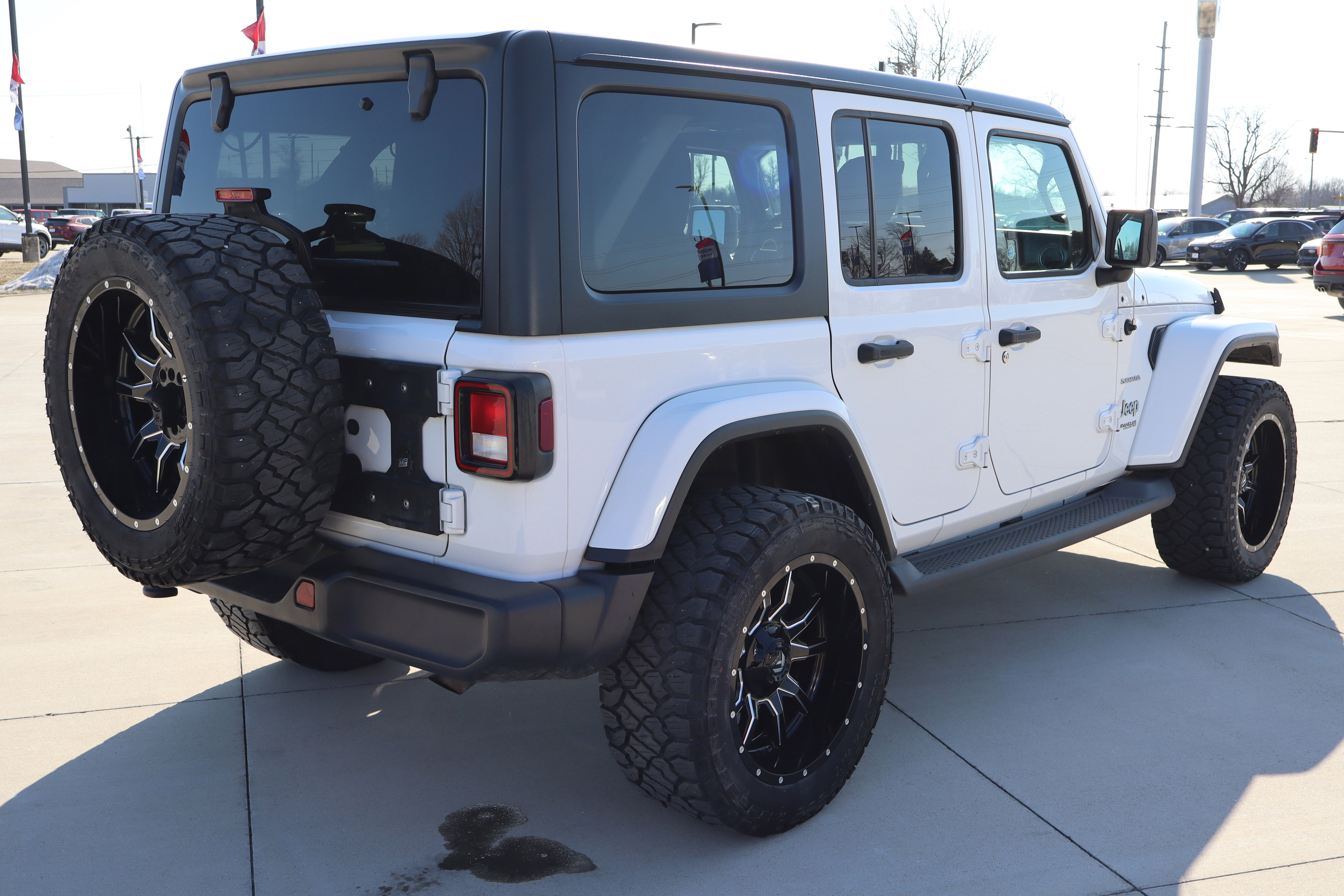 Used 2018 Jeep Wrangler Unlimited Sahara image 6