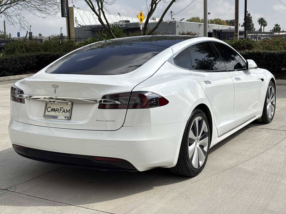 Used 2020 Tesla Model S Long Range Plus image 3