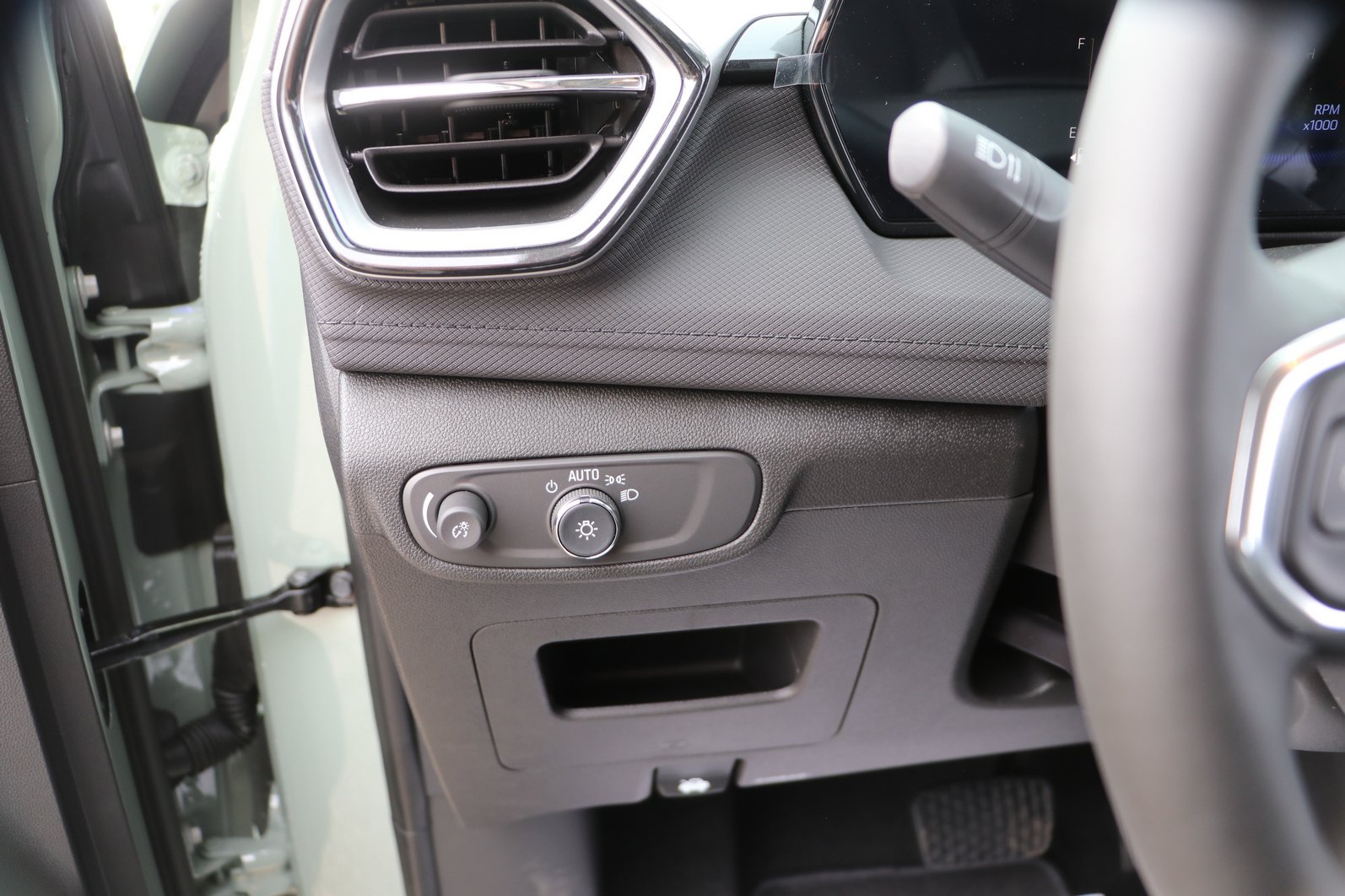 New 2026 Chevrolet TrailBlazer LT w/ Convenience Package FWD image 12