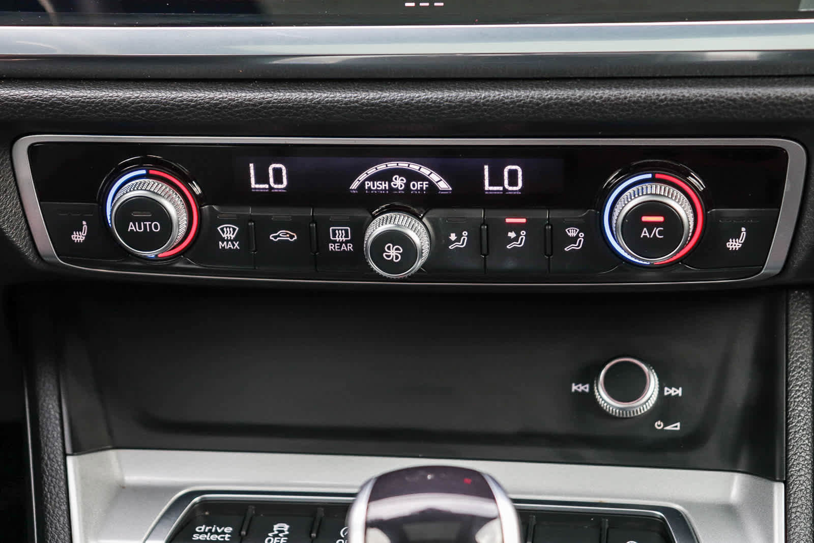 Used 2023 Audi Q3 2.0T Premium w/ 19" Wheel Package image 18