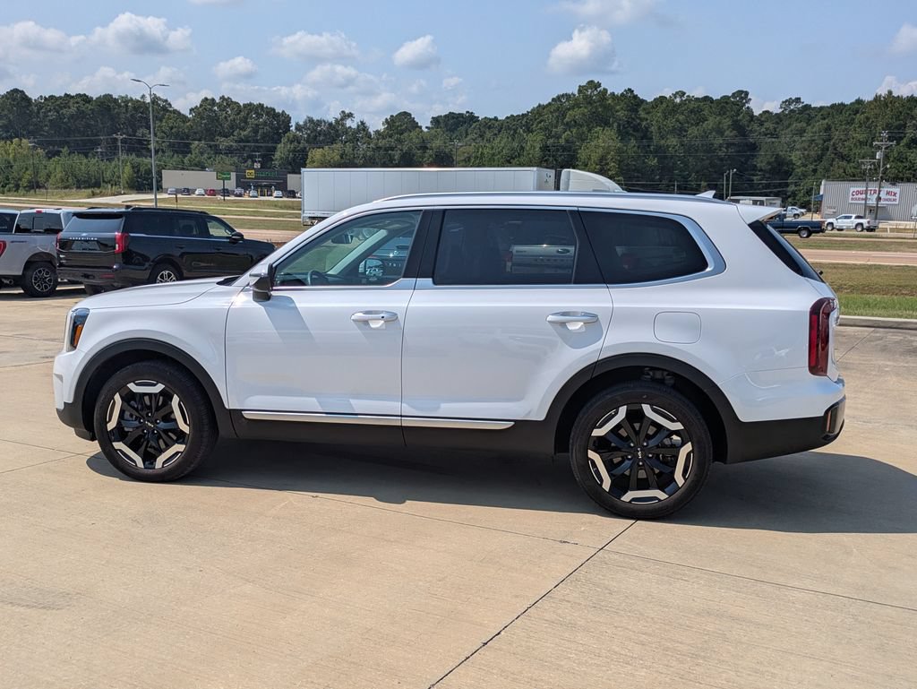 Used 2025 Kia Telluride S FWD image 2