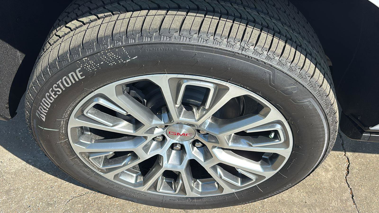 New 2026 GMC Yukon XL Denali w/ Denali Reserve Package image 10