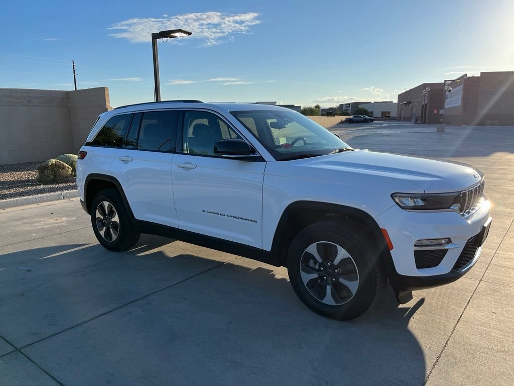 Used 2023 Jeep Grand Cherokee 4WD 4xe image 5