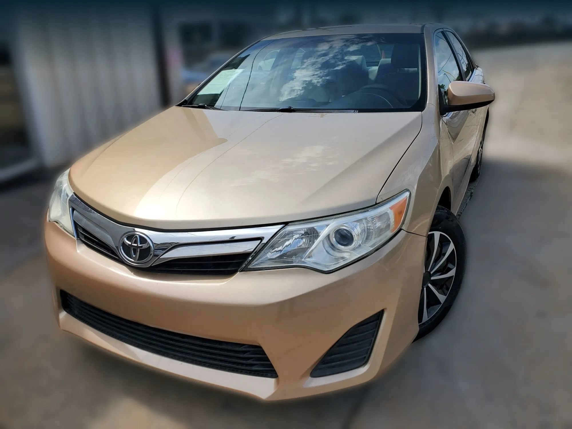 Used 2012 Toyota Camry LE FWD image 2