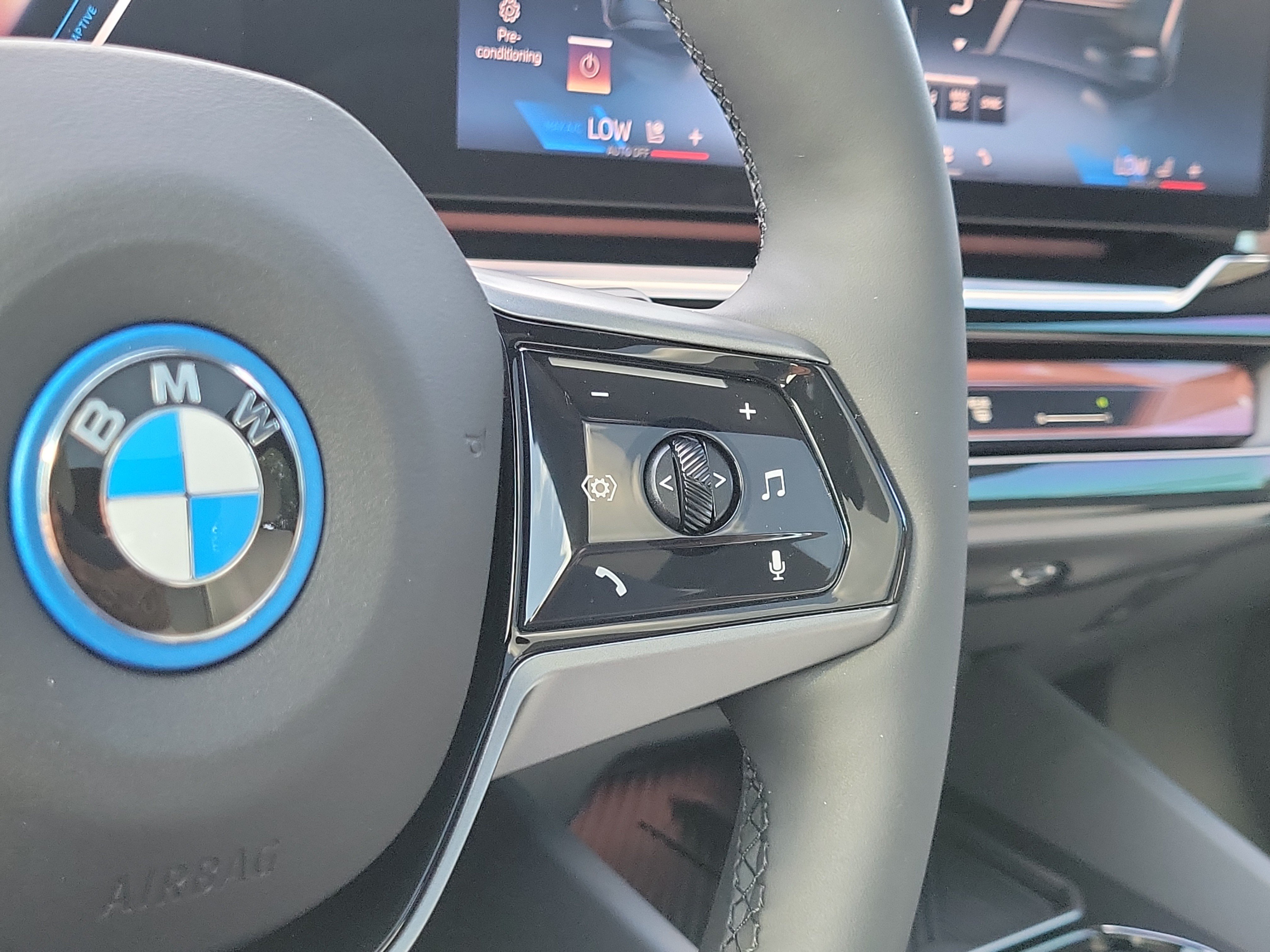 Used 2026 BMW i5 eDrive40 w/ Premium Package RWD image 23
