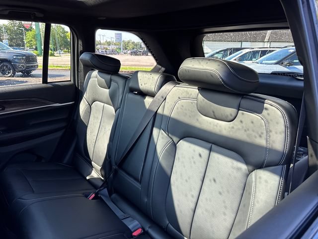 New 2026 Jeep Grand Cherokee Limited w/ Luxury Tech Group II AWD/4WD image 8