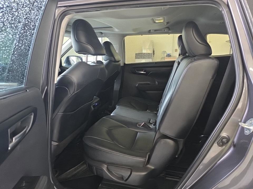 Used 2021 Toyota Highlander XLE image 15