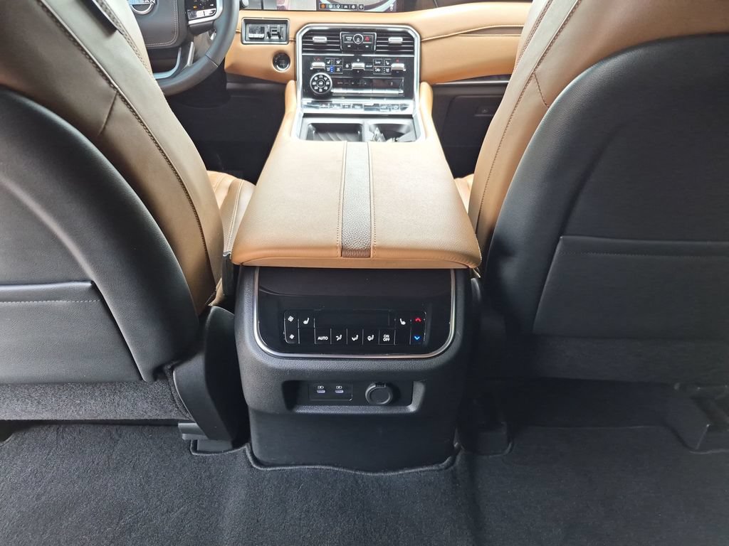 Used 2025 Nissan Armada Platinum Reserve AWD/4WD image 34