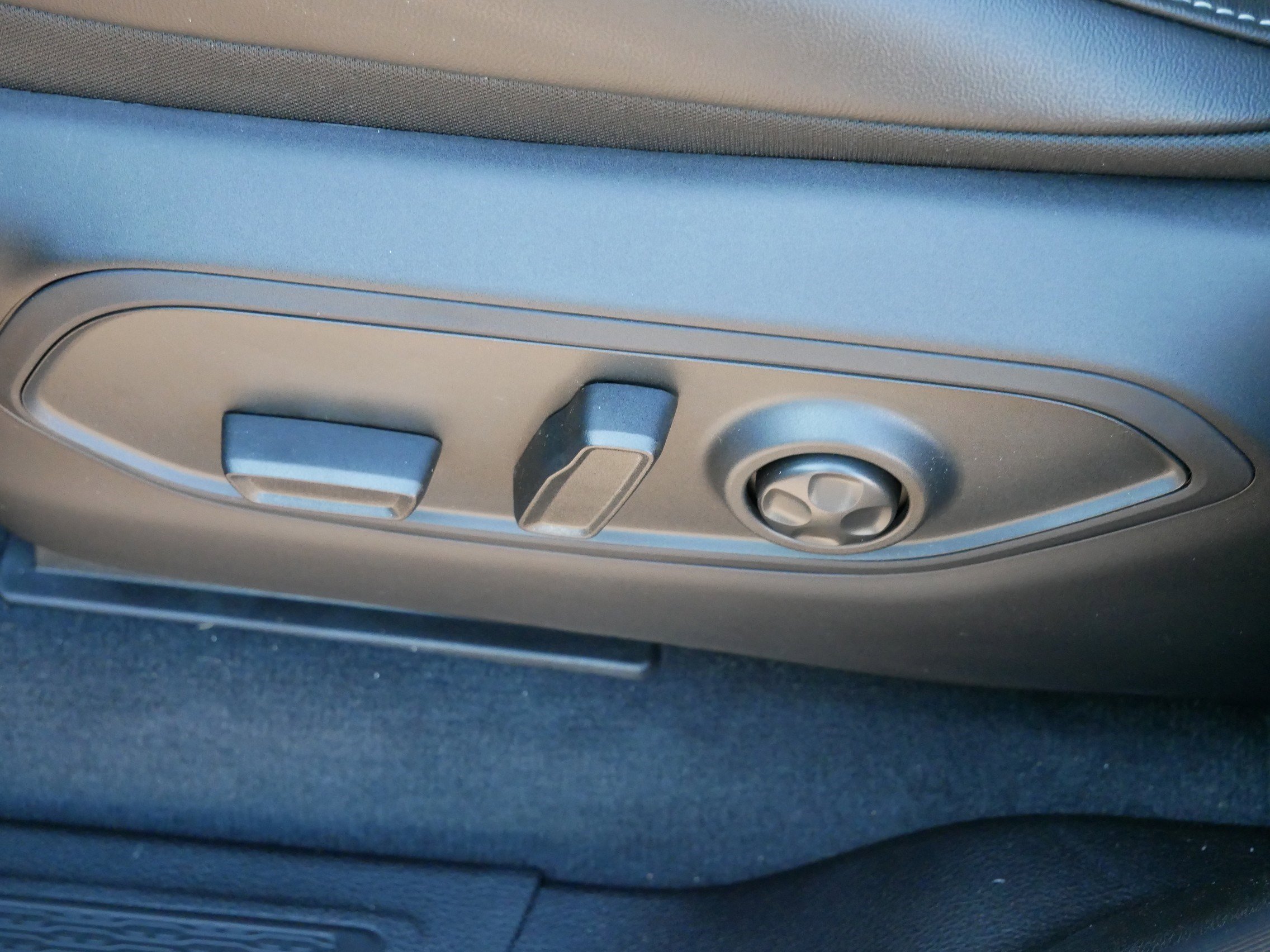 New 2025 Jeep Grand Cherokee Limited w/ Black Appearance Package image 13