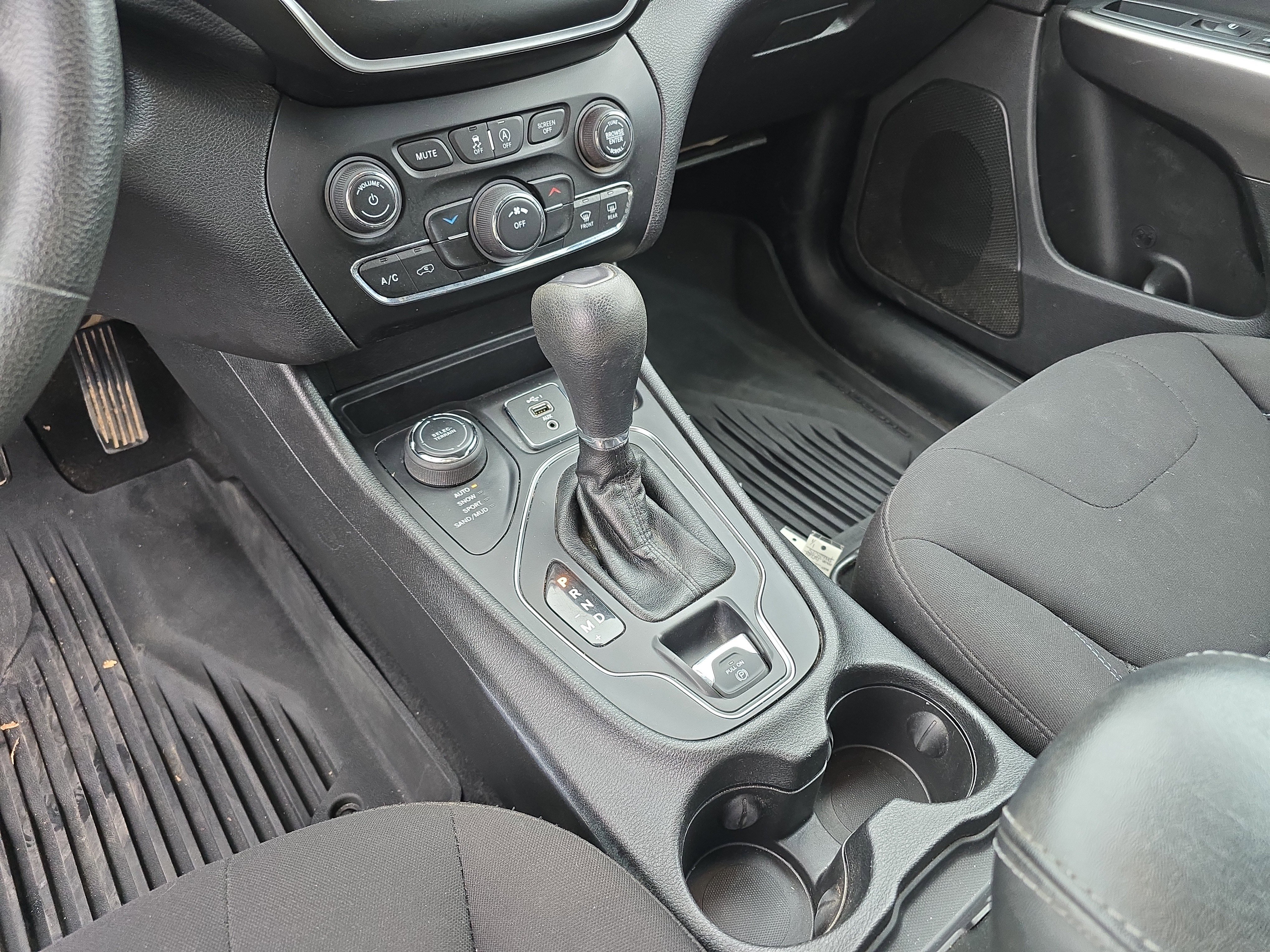 Used 2020 Jeep Cherokee Latitude image 30