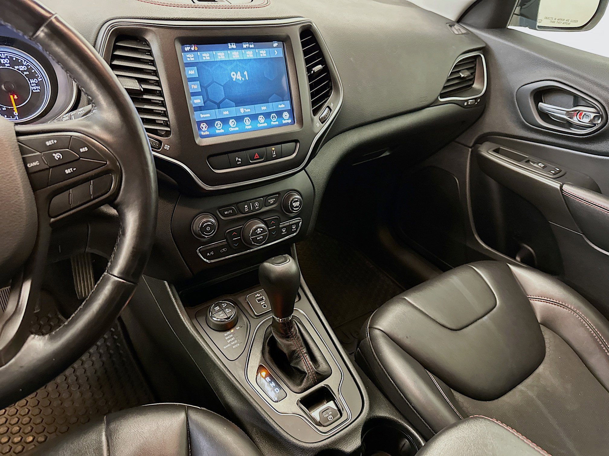 Used 2021 Jeep Cherokee Trailhawk image 25