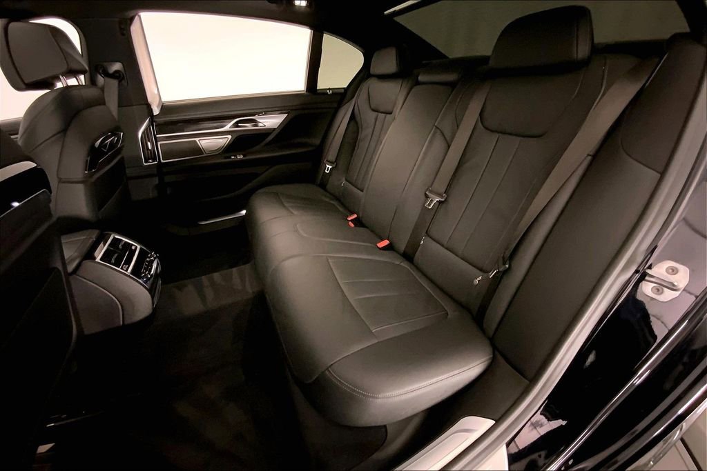 Used 2019 BMW 740i w/ Executive Package RWD image 14