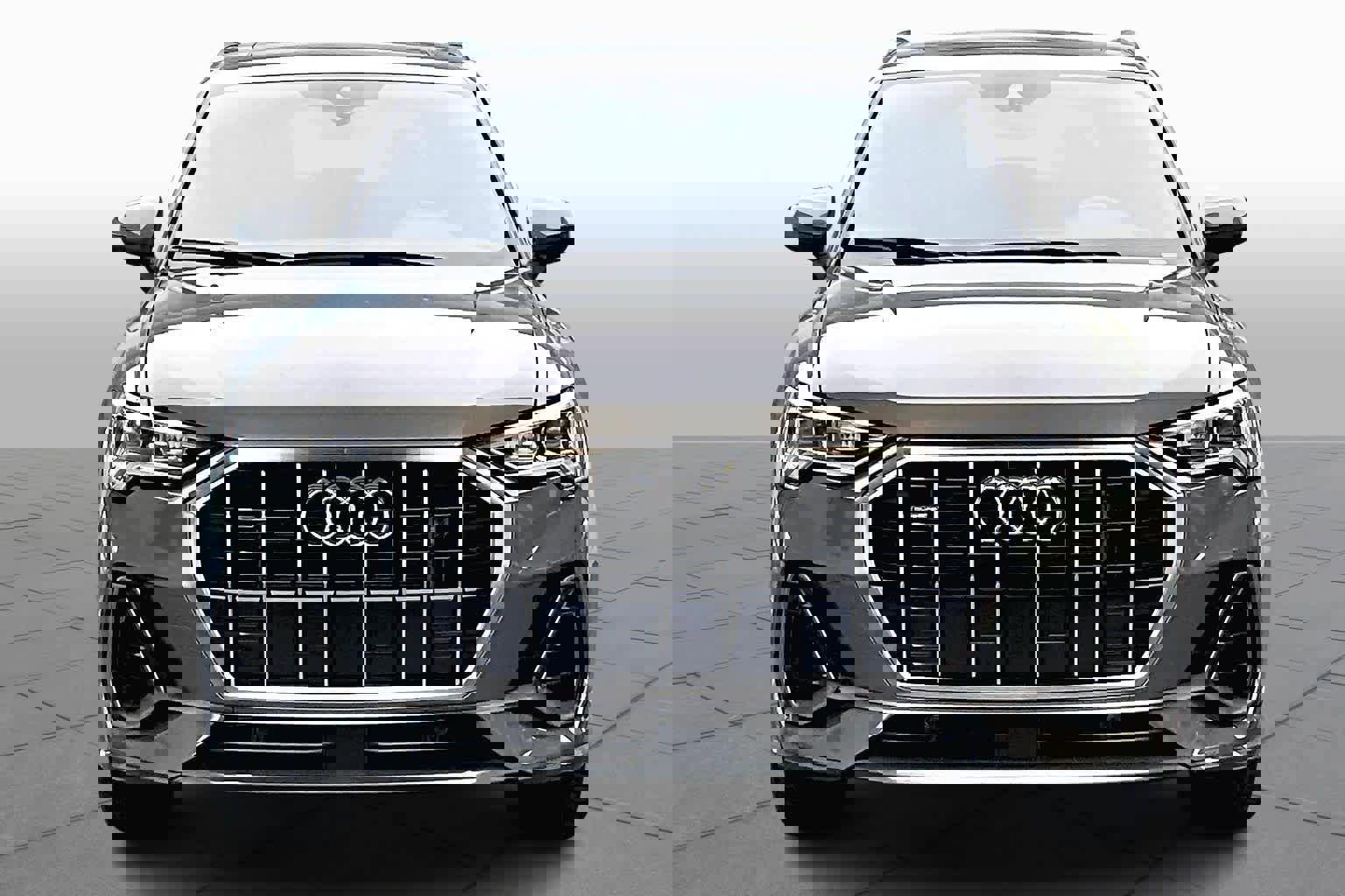 Used 2023 Audi Q3 2.0T Premium w/ Convenience Package image 3