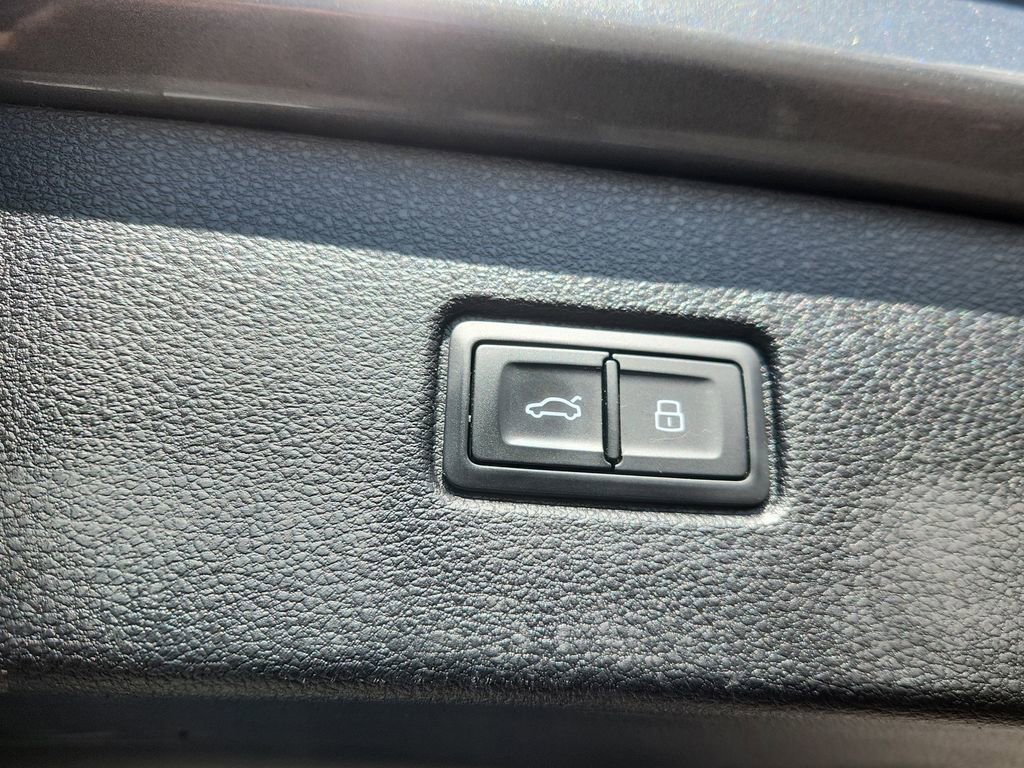 Used 2021 Audi Q7 3.0T Premium Plus w/ Executive Package image 12