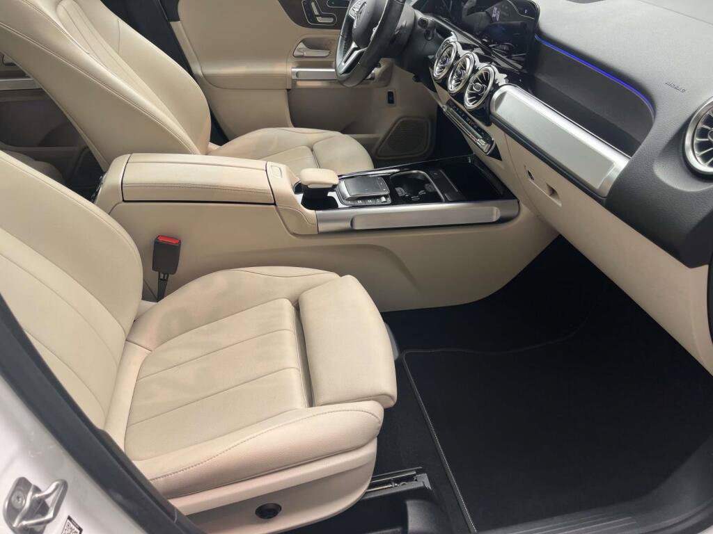Certified 2023 Mercedes-Benz GLB 250 4MATIC w/ Premium Package image 22