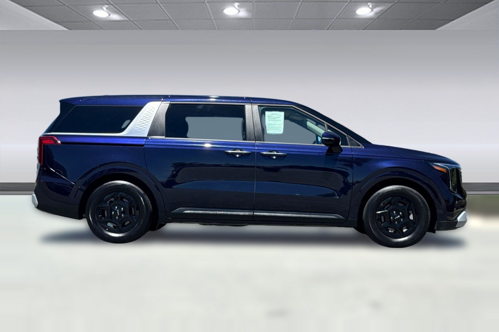 Used 2026 Kia Carnival FWD image 8