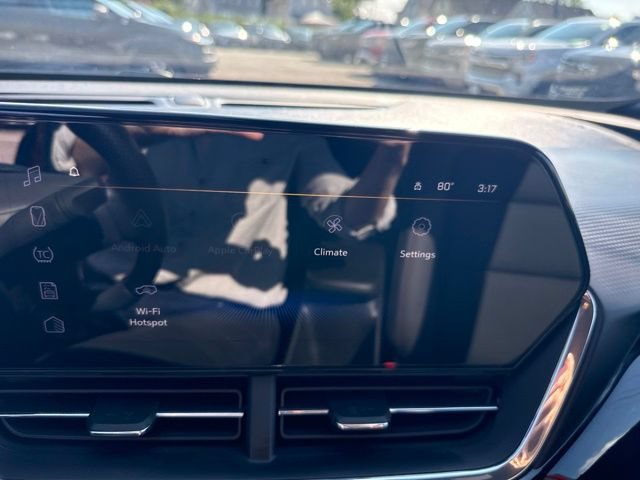 Used 2024 Chevrolet Trax RS w/ Sunroof Package FWD image 25