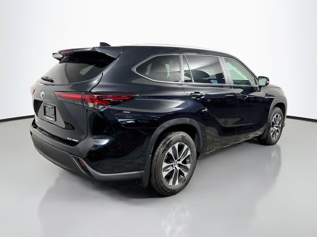 Used 2026 Toyota Highlander XLE AWD/4WD image 3