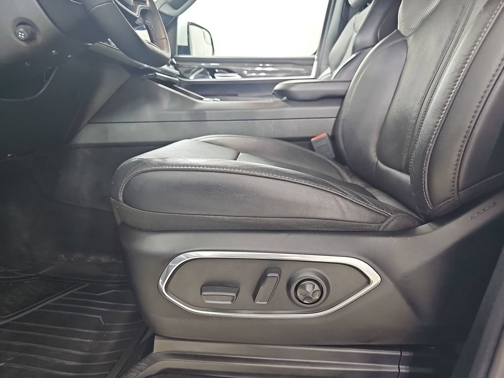 Used 2022 Jeep Wagoneer Series II AWD/4WD image 36