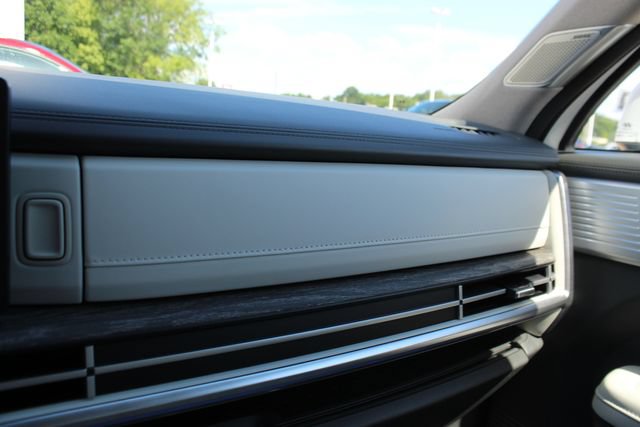 Used 2025 Hyundai Santa Fe Limited AWD/4WD image 25