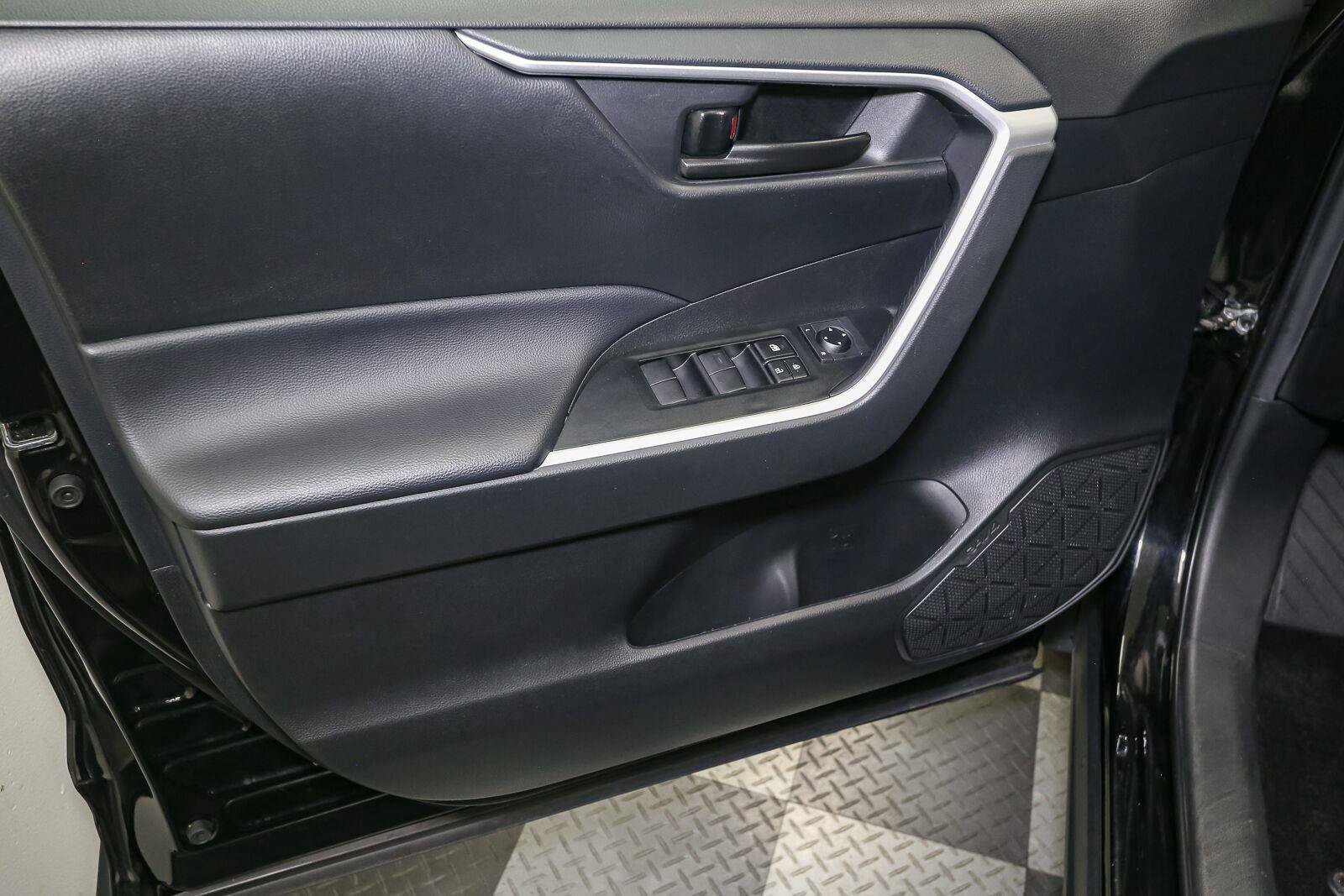 Certified 2024 Toyota RAV4 LE AWD/4WD image 39