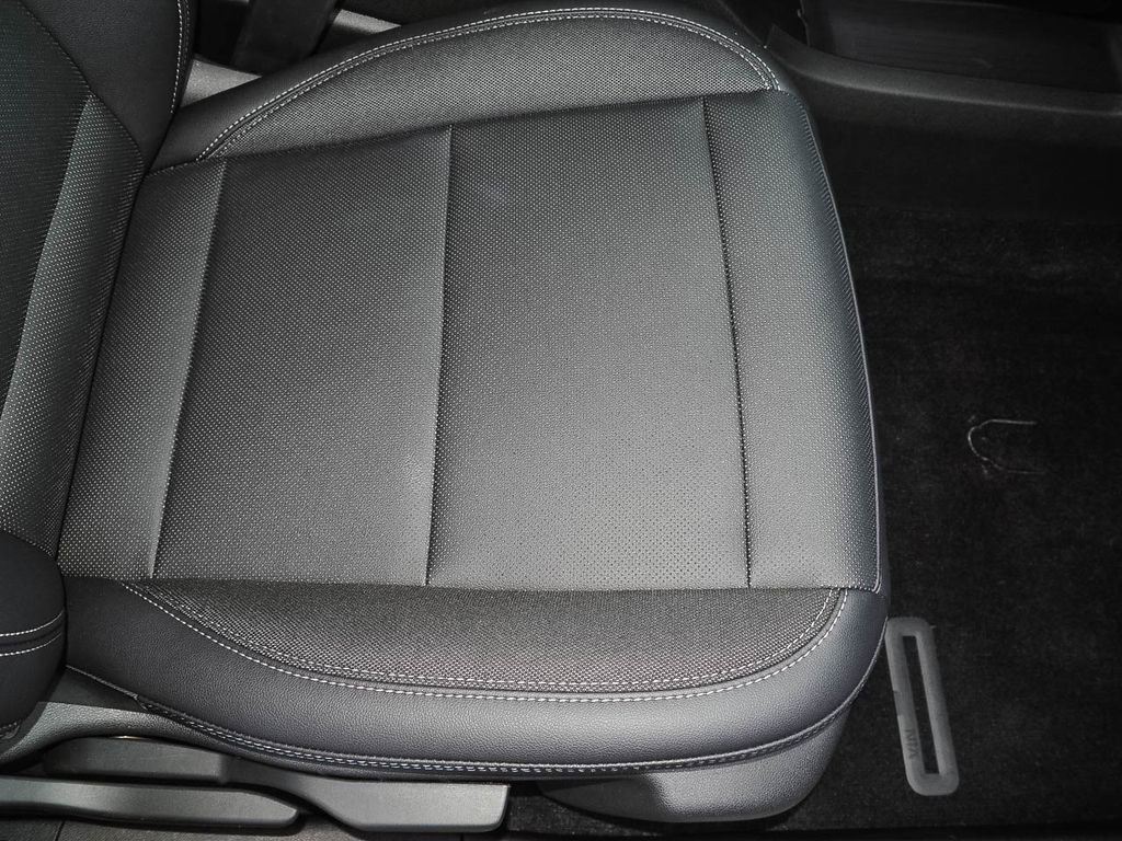 Used 2025 Chevrolet Equinox EV LT w/ Convenience Package FWD image 18