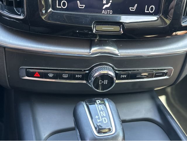 Used 2020 Volvo XC60 T5 Momentum w/ Protection Package Premier FWD image 21