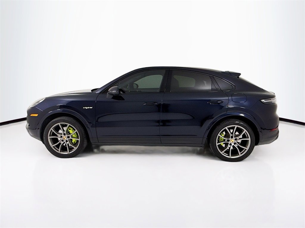 Certified 2023 Porsche Cayenne Platinum Edition image 2