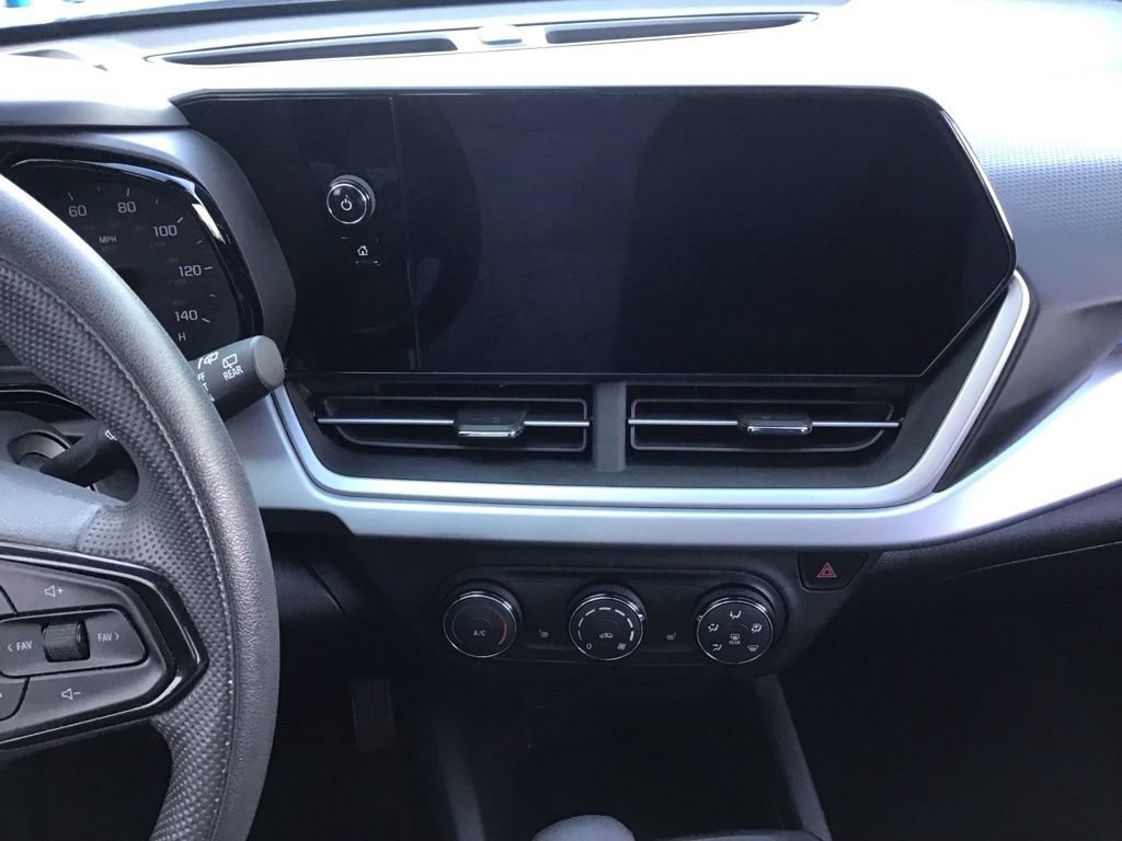 Used 2024 Chevrolet Trax LS w/ LS Convenience Package FWD image 21