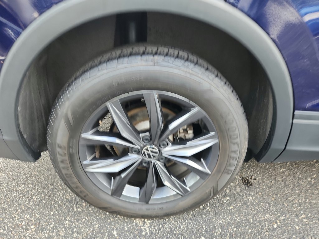 Certified 2023 Volkswagen Tiguan SE FWD image 31
