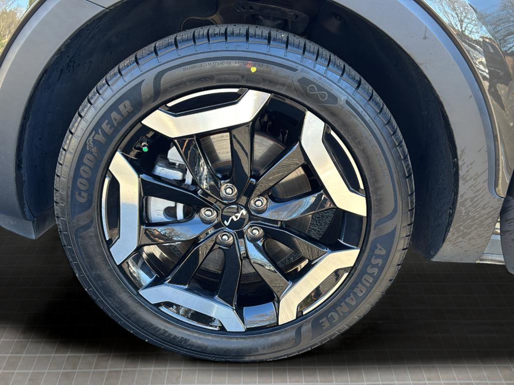 Used 2024 Kia Telluride EX w/ EX Captain's Chair Package image 46