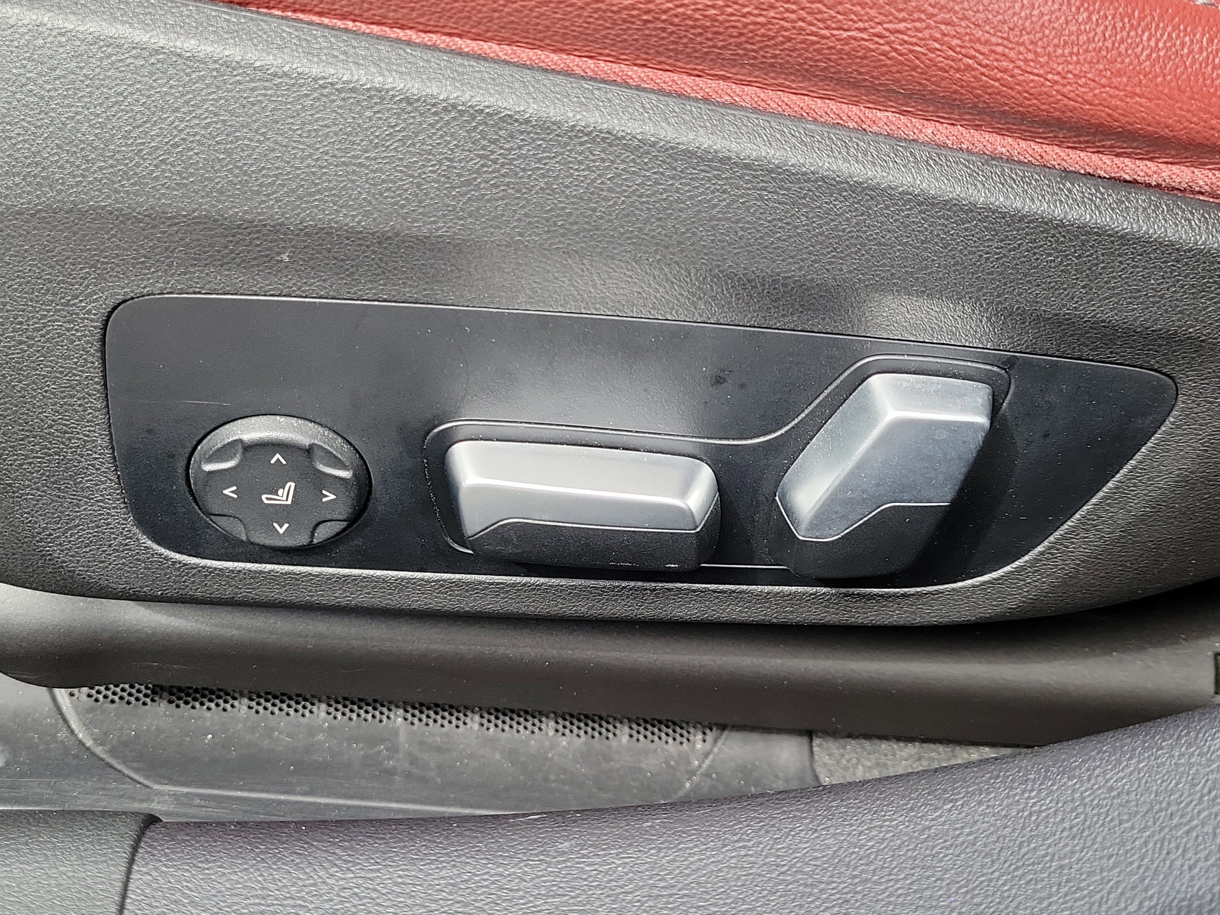 Used 2022 BMW 330i Sedan w/ Driving Assistance Package image 14