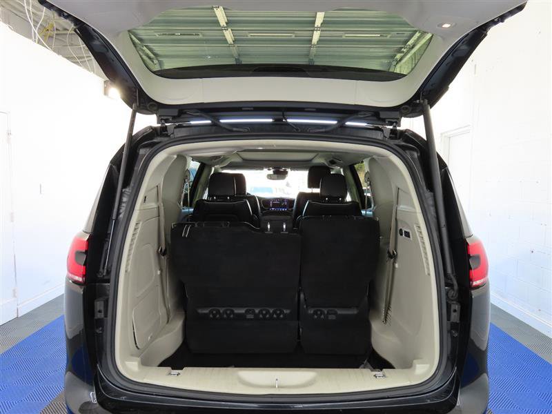 Used 2022 Chrysler Pacifica Limited image 13